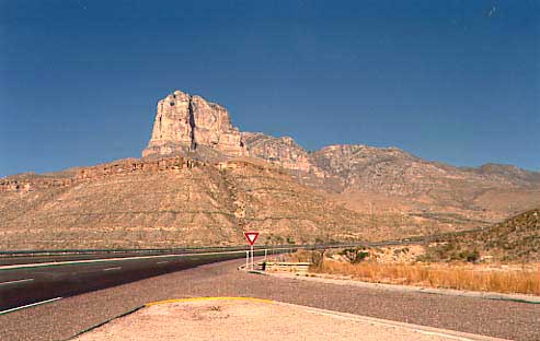 （カールズバッド洞窟群国立公園）現在は、Guadalupe Mountains National Parkとなっていますが、この公園は登山やキャンプ目的で入る人がほとんどで、観光目的で訪れるのには適していないでしょう