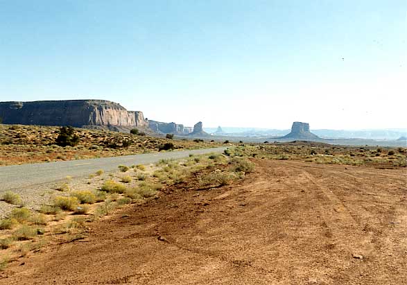 （モニュメントバレー）Monument Valleyはアリゾナ州とユタ州にまたがる地域です。