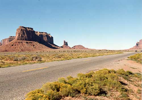 （モニュメントバレー）Monument Valleyはアリゾナ州とユタ州にまたがる地域です。