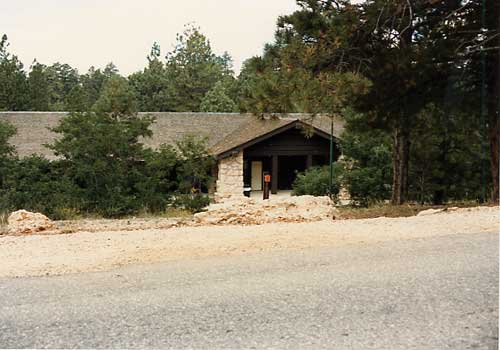 （グランドキャニオン国立公園）Grand Canyon Lodge　という北側で Canyon のすぐ近くの Lodge に宿泊しました